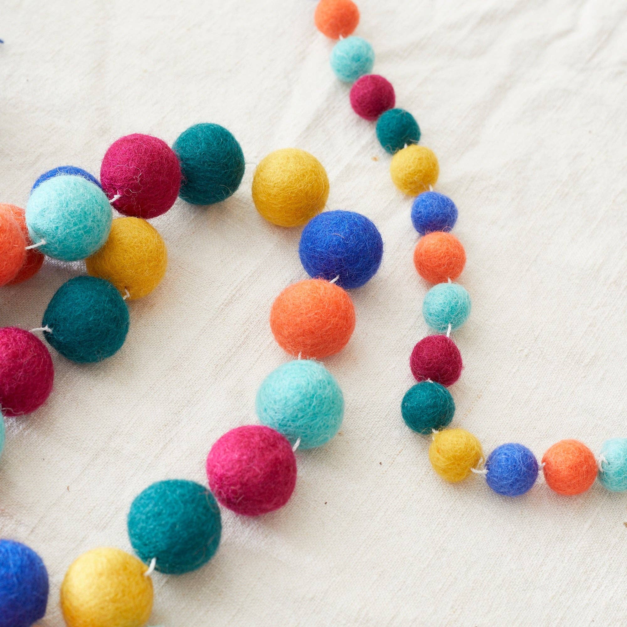 TARULATA Boho Felt Ball Pompom Garland 200cm